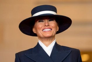 Melania Trump: Το καπέλο που έκρυβε το πρόσωπο της προσθέτοντας μυστήριο - Η άψογη σιλουέτα με navy blue - Ήταν όμως το dress code σωστό; (φωτό-βίντεο)