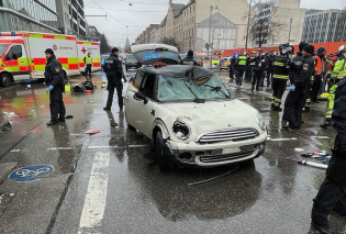 Μόναχο: 24χρονος Αφγανός ο οδηγός που έπεσε πάνω σε διαδηλωτές – Μία γυναίκα νεκρή, τουλάχιστον 28 τραυματίες, ανάμεσά τους και παιδιά (φωτό & βίντεο)