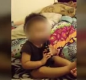 To σοκαριστικό βίντεο της ημέρας: Κοριτσάκι 12 μηνών βάζει γεμισμένο όπλο στο στόμα του!