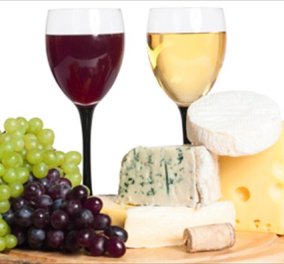 Οινοταιριάσματα: Πώς να συνδυάσετε αρμονικά το κρασί με το τυρί - Μοσχάτο για το ροκφόρ, μαυροδάφνη για το στίλτον!