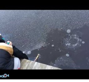 Βίντεο: Μπορεί να σκάσει ένα πυροτέχνημα μέσα σε μια παγωμένη λίμνη; Αυτή η παρέα θα σας δώσει την απάντηση! (βίντεο)