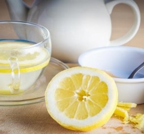 Έξι λόγοι για να πίνετε ζεστό νερό με λεμόνι κάθε πρωί!
