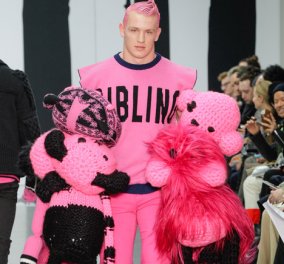 Όταν οι άνδρες ντύθηκαν ροζ! Ειλικρινά πού να εντάξω αυτή τη μόδα; Στο smile ή στο Mad Fashionista; (Slideshow)