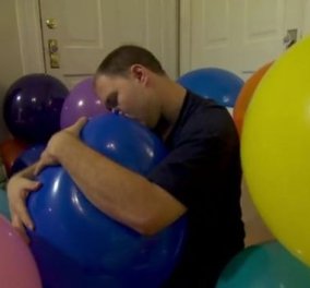 Εκπληκτικό βίντεο: Αυτός ο 27χρονος είναι φουλ ερωτευμένος με τα μπαλόνια του! Απολαύστε τον!