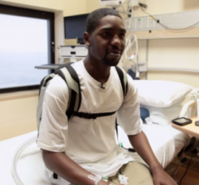 14 χρονος έφυγε από το νοσοκομείο χωρίς... καρδιά αλλά με μηχάνημα βαρύ όσο ένα πλυντήριο!  (βίντεο)