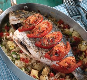 Ψάρι στο φούρνο με λαχανικά της Αργυρώς Μπαρμπαρίγου - Τόσο απλό & όμως τόσο νόστιμο!