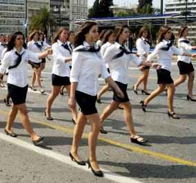 1.878 μαθητές από 313 σχολεία της Αθήνας παρέλασαν μπροστά από το Σύνταγμα & χωρίς κάγκελα!