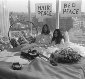 Vintage Pics: Όταν στο Χίλτον του Άμστερνταμ, ο Τζον Λένον και η Γιόκο Ονο κάνουν το πρώτο «μπέντ-ιν» για την ειρήνη! 