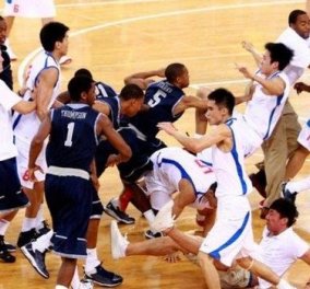 Σκηνές σοκ - Έγινε του Τσάκι Τσαν: Τρομερό ξύλο στο Κινέζικο πρωτάθλημα μπάσκετ! (βίντεο) 