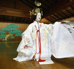 Όταν το Ιαπωνικό θέατρο Νo συναντάει την Ομηρική Οδύσσεια! Δείτε το απίστευτο «πάντρεμα» που πραγματοποιήθηκε στην Επίδαυρο!