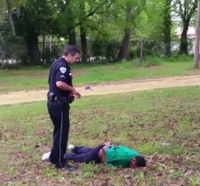 Βίντεο: Αστυνομικός πυροβολεί πισώπλατα και σκοτώνει Αφροαμερικανό - Σκληρές εικόνες προσοχή!