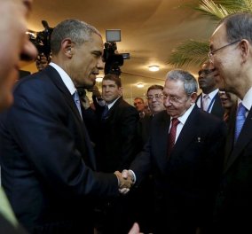 Ιστορική η πρώτη  χειραψία Ομπάμα - Κάστρο μετά από μισό αιώνα ψυχρών σχέσων ΗΠΑ - Κούβας! 