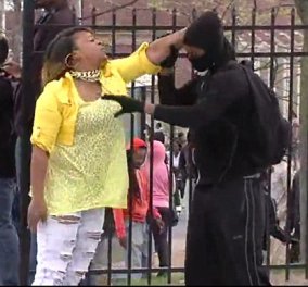 Τα βίντεο της ημέρας - 25χρονος Αφροαμερικανός την ώρα της σύλληψης & η μάνα που χαστουκίζει τον γιο της, ταραχοποιό της Βαλτιμόρης