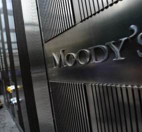 Υποβάθμιση της Ελλάδας από τη Moody’s: "αρνητικές οι προοπτικές της οικονομίας"