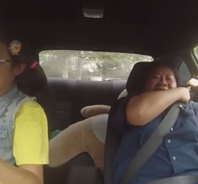 Η φάρσα της ημέρας: Επαγγελματίας οδηγός ''διασκεδάζει'' με τους δασκάλους οδήγησης που δεν την γνωρίζουν! (βίντεο)