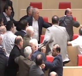 Βίντεο: Άγριο ξύλο στη Βουλή της Γεωργίας - Μπουνιές , κλωτσιές, μαλλιοτραβήγματα!