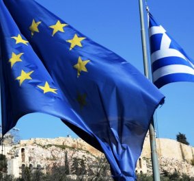 5.6 δισ ευρώ τράβηξαν οι Έλληνες από τους τραπεζικούς λογαριασμούς τον Απρίλιο