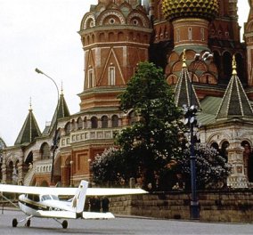 Vintage: 1987 ο 19χρονος Γερμανός Ματίας Ραστ προσγειώθηκε στην Κόκκινη Πλατεία με ένα Cessna - σήμερα δάσκαλος της γιόγκα 