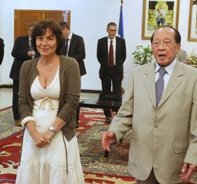 Γαλλίδα Υπουργός εμφανίστηκε με αβυσσαλέο ντεκολτέ σε επίσημη επίσκεψη - Γιατί Ανίκ; 
