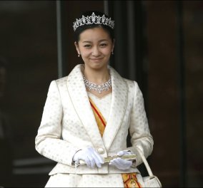 Η Πριγκίπισσα της Ιαπωνίας Κako μόλις έγινε 20 χρονών: Οι εκπληκτικές, επίσημες εμφανίσεις της με Maxi ''άκαμπτα'' φορέματα και θλιμμένο χαμόγελο! (φωτό) 