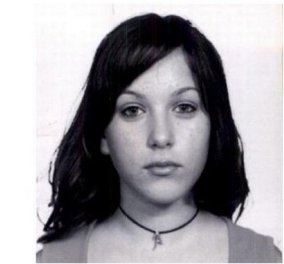 Πολλές φωτογραφίες έδωσε στη δημοσιότητα η αστυνομία για την Αγγελική και τον Θεοχάρη - Με μαύρα μαλλιά και κοντά ξανθά η 22χρονη!