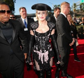 Αναστάτωσε τα βραβεία Grammy η Μαντόνα - Εμφανίστηκε με τα οπίσθια της σε κοινή θέα! (Φωτό)