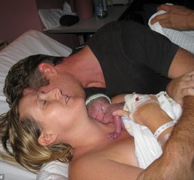 Συγκλονιστικό story of the day: Πρόωρο μωρό που είχε σταματήσει να αναπνέει επανήλθε μόλις το πήρε αγκαλιά η μητέρα του!