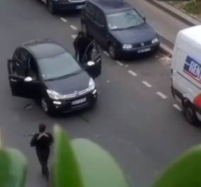 Charlie Hebdo: Καρέ καρέ η διαφυγή των δραστών μετά την αιματηρή επίθεση στα γραφεία της εφημερίδας