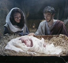 Η "βέβηλη" διαφήμιση πολυκαταστήματος που μετατρέπει το μωράκι ενός ζεύγους σε Ιησού Χριστό με την Παναγία & τον Ιωσήφ! ( βίντεο)