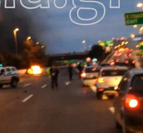 Προσοχή πολύ σκληρές εικόνες στο βίντεο με το smart που πήρε φωτιά στην Αττική οδό: Ξεκαθάρισμα λογαριασμών λέει η ΕΛ.ΑΣ. 