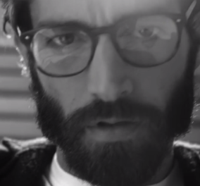 Βίντεο: O Giorgio Armani «σπάει» το φράγμα της αίσθησης της όρασης για να παρουσιάσει τα γυαλιά του!