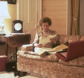 Vintage pics: Όταν δεν υπήρχε ipad η Μάργκαρετ Θάτσερ κρατούσε σημειώσεις σαν... μπακαλόγατος-Δείτε τις φωτό
