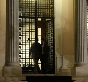 Süddeutsche Zeitung: Θα ζητηθεί από την Ελλάδα νόμος για έλεγχο στην κίνηση κεφαλαίων