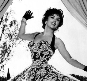 Vintage beauty pic : Όταν η Ιταλίδα θεά Τζίνα Λολομπρίτζιτα φορούσε floral φουστάνι & τόνιζε τη μέση - δαχτυλίδι 
