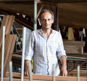 Made in Greece το ναυπηγείο του Θ. Τσίκη στο Πέραμα: Φτιάχνει ξύλινα παραδοσιακά σκάφη κόντρα στη μόδα των πλαστικών