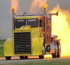 Το πιο γρήγορο φορτηγό στον κόσμο τρέχει με 600 χλμ/ώρα και βγάζει φωτιές