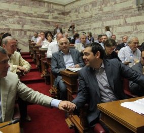 Βούρκωσε ο Τσίπρας στην ομιλία του: Συντροφικές κορώνες - Τα μέτρα όμως θα εγκριθούν