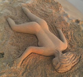 Ο καλλιτέχνης του Πύργου- Φτιάχνει γλυπτά από άμμο και εντυπωσιάζει