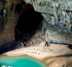 Παραμυθένια σπηλιά κρύβει στα σπλάχνα της μια παραλία για ερωτευμένους