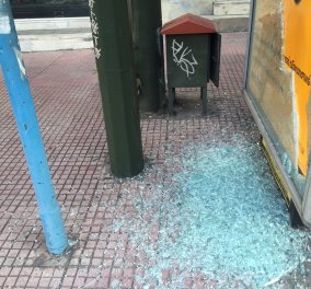 Σπασμένες πινακίδες - καμένοι κάδοι σκουπιδιών - κατεστραμμένα ATM: Η  εικόνα της Αθήνας μετά τα  επεισόδια