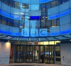 Βρετανία: 29 προσωπικότητες ζητούν από τον Κάμερον να προστατεύσει το BBC 