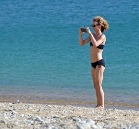 Topless η Βανέσα Παραντί σε Ελληνικό νησί - Διακοπές με τον γιο της από τον Τζόνι Ντεπ
