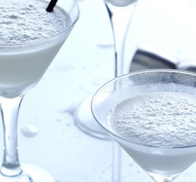 Ένα Καλοκαιρινό και δροσιστικό cocktail με γάλα καρύδας ή coconut crème από τον Άκη Πετρετζίκη