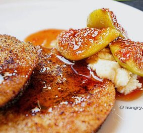 Χορταστικό πρωινό με υπογραφή Λουκάκου: Aυγόφετες «french toast» με καραμελωμένες μπανάνες