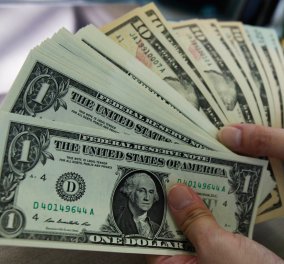 Ρωσία: Πουλούσαν «μαγικό φίλτρο» που μετέτρεπε απλό χαρτί σε δολάρια