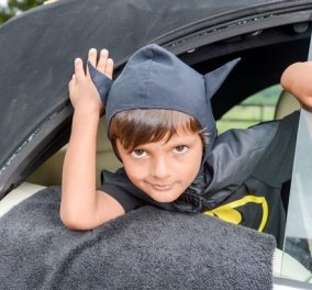 Story: 5χρονος... Batman έσωσε μωρό που είχε κλειδωθεί στο αμάξι των παππούδων του