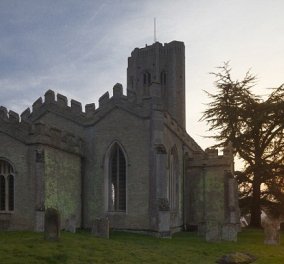 Το κάμπινγκ σε.... εκκλησίες η νέα μόδα στη Βρετανία: Εσείς θα κάνατε "Champing";