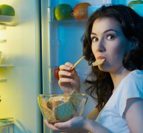 Κάνετε ντου στο ψυγείο μετά τα μεσάνυχτα; Τρώτε αργά βραδινό; Διαβάστε τις συνέπειες 