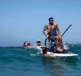 Αντώνης Τσαπατάκης: Ο παραολυμπιονίκης που δάμασε τα κύματα με το αναπηρικό του καροτσάκι 