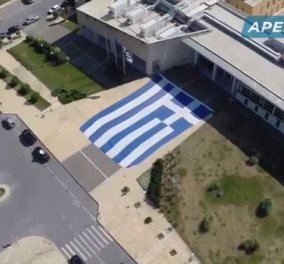 Συγκινητικοοοο! Άπλωσαν την μεγαλύτερη Ελληνική σημαία μήκους 39μ. & έψαλαν τον Εθνικό Ύμνο 
